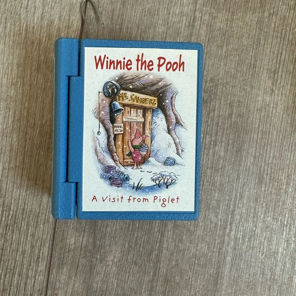 VTG Hallmark keepsake A Visit From Piglet winnie the pooh 1998 Ornament Disney